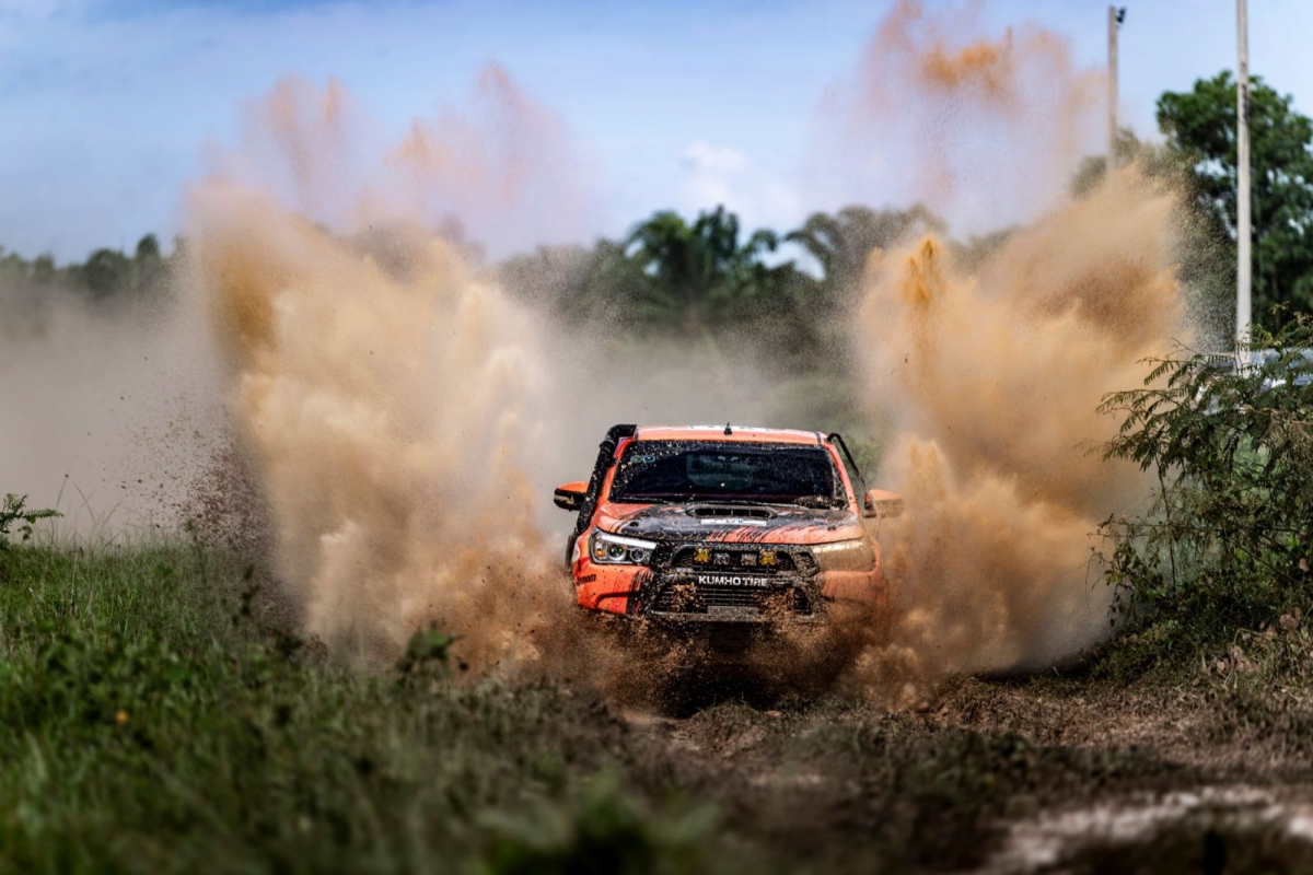Hilux vượt thử thách tại giải đua xe Rally danh giá nhất Châu lục.