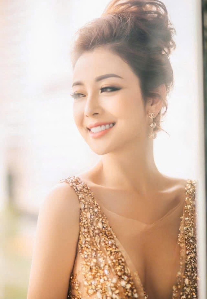 Hoa hậu Jennifer Phạm tâm sự: "Cuộc sống không cần hoàn hảo, chỉ cần đủ bình yên để mỉm cười mỗi ngày".
