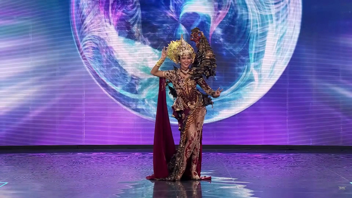 A performance of Miss Indonesia Firsta Yufi Amarta Putri