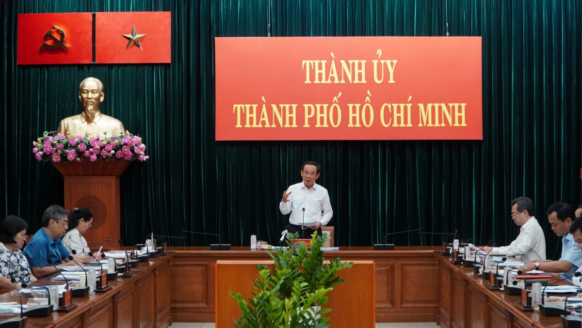 Bí thư Thành ủy TP.HCM Nguyễn Văn Nên phát biểu tại phiên họp