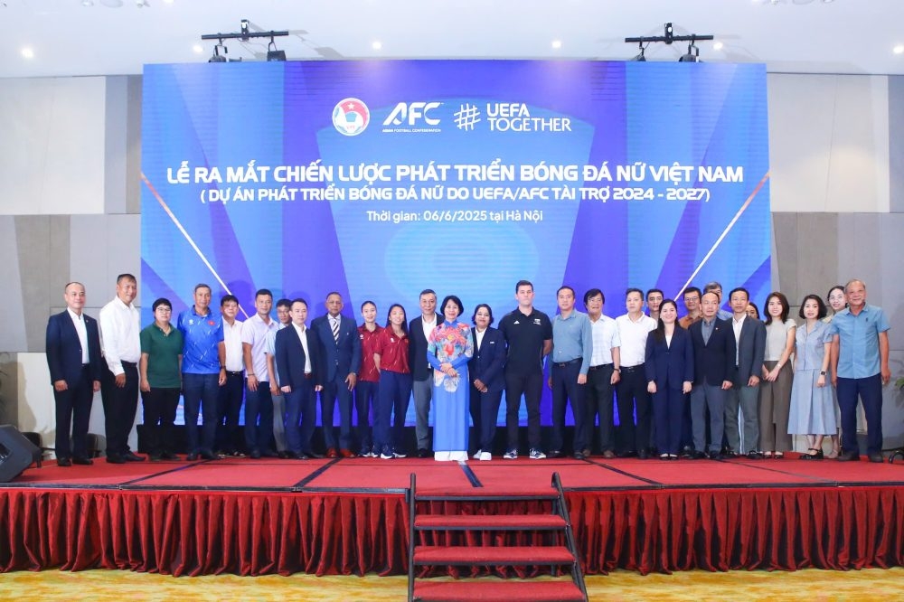 Lễ ra mắt Chiến lược phát triển bóng đá nữ Việt Nam giai đoạn 2024 – 2027, nằm trong khuôn khổ Dự án phát triển bóng đá nữ do UEFA và AFC tài trợ. (Ảnh: VFF)