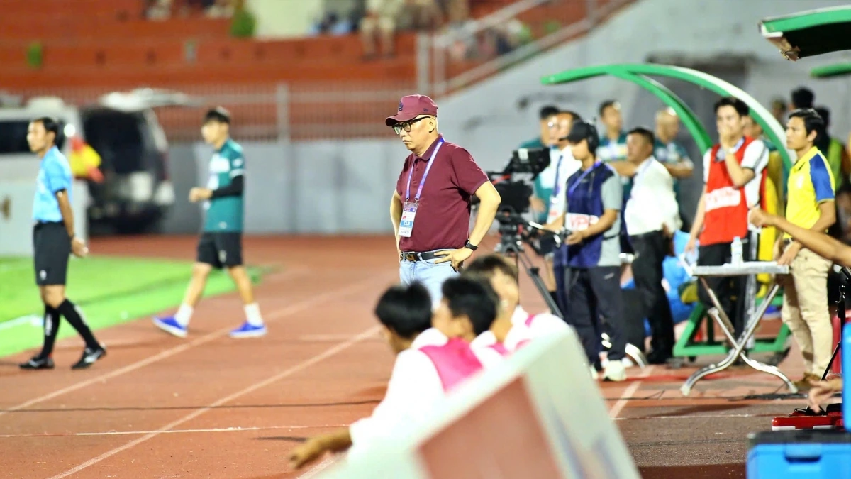 HLV Bùi Đoàn Quang Huy chia tay CLB Bình Định sau chuỗi thành tích bết bát trước vòng đấu 23 V-League 2024/2025. (Ảnh: VPF)