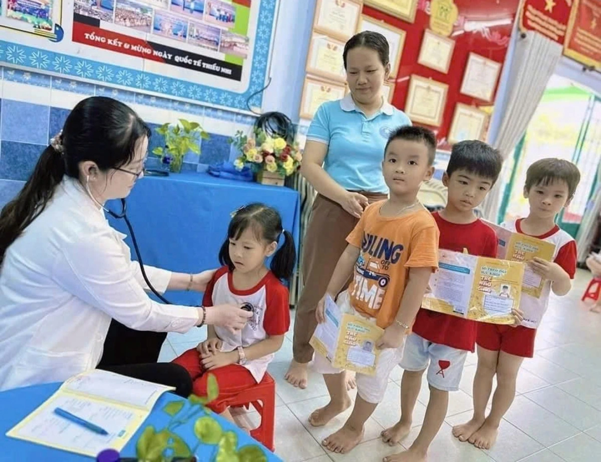 Đầu tư cho bảo vệ, chăm sóc và nâng cao sức khỏe của nhân dân là đầu tư cho sự phát triển của đất nước.