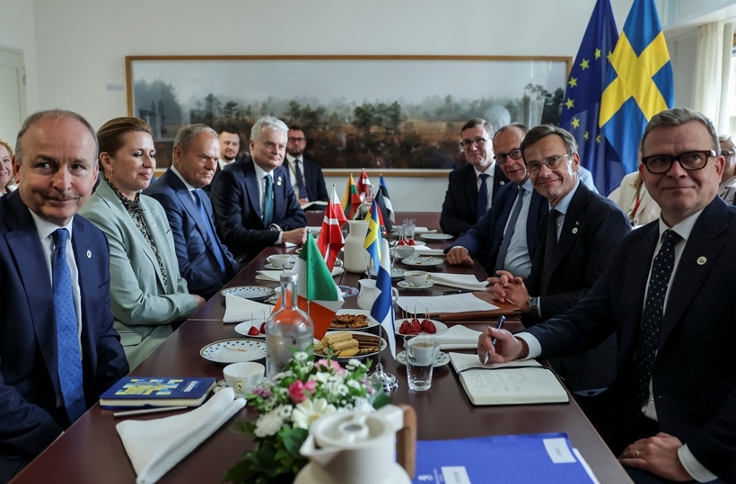 Các nhà lãnh đạo 27 nước thành viên Liên minh châu Âu (EU) họp tại Brussels trong khuôn khổ Hội nghị Thượng đỉnh. Ảnh: Reuters