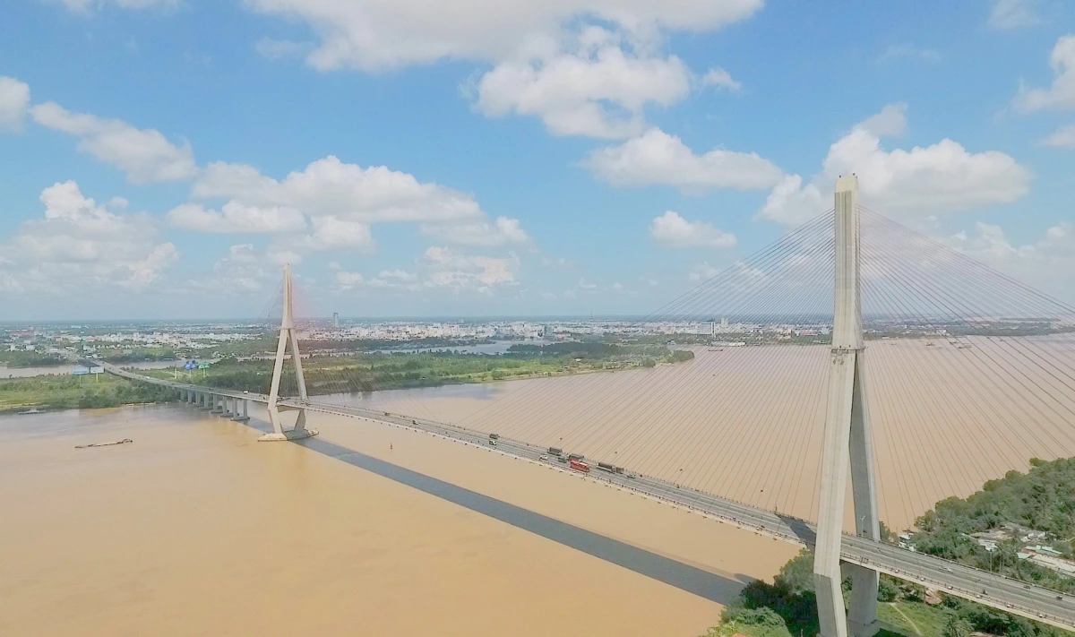 Cầu Cần Thơ kết nối hạ tầng giao thông.