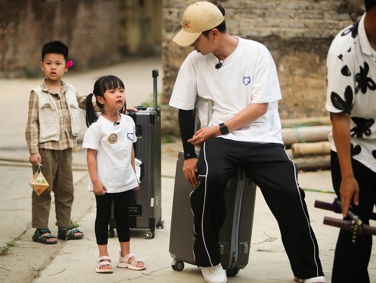 Con gái Neko Lê đòi bỏ về