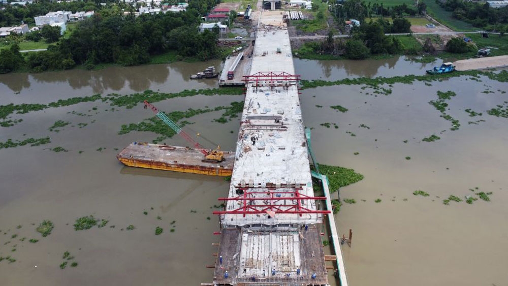 Cầu Bình Gởi bắc qua sông Sài Gòn nối với TPHCM