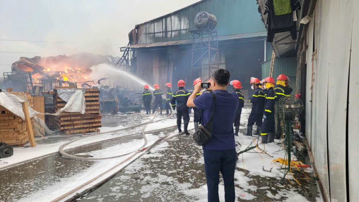 Hiện trường vụ cháy tại Hưng Yên