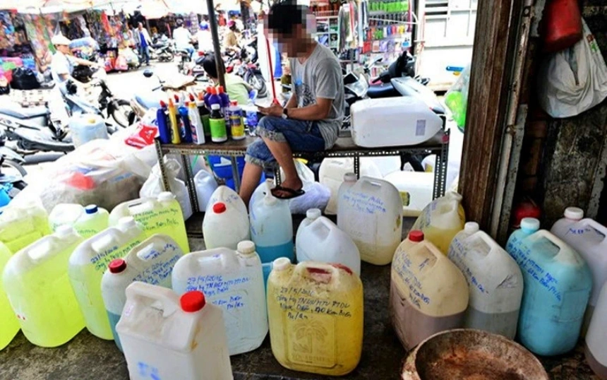 Chợ Kim Biên từng được coi là "thần chết" vì buôn bán nhiều hóa chất độc hại (Ảnh minh họa).