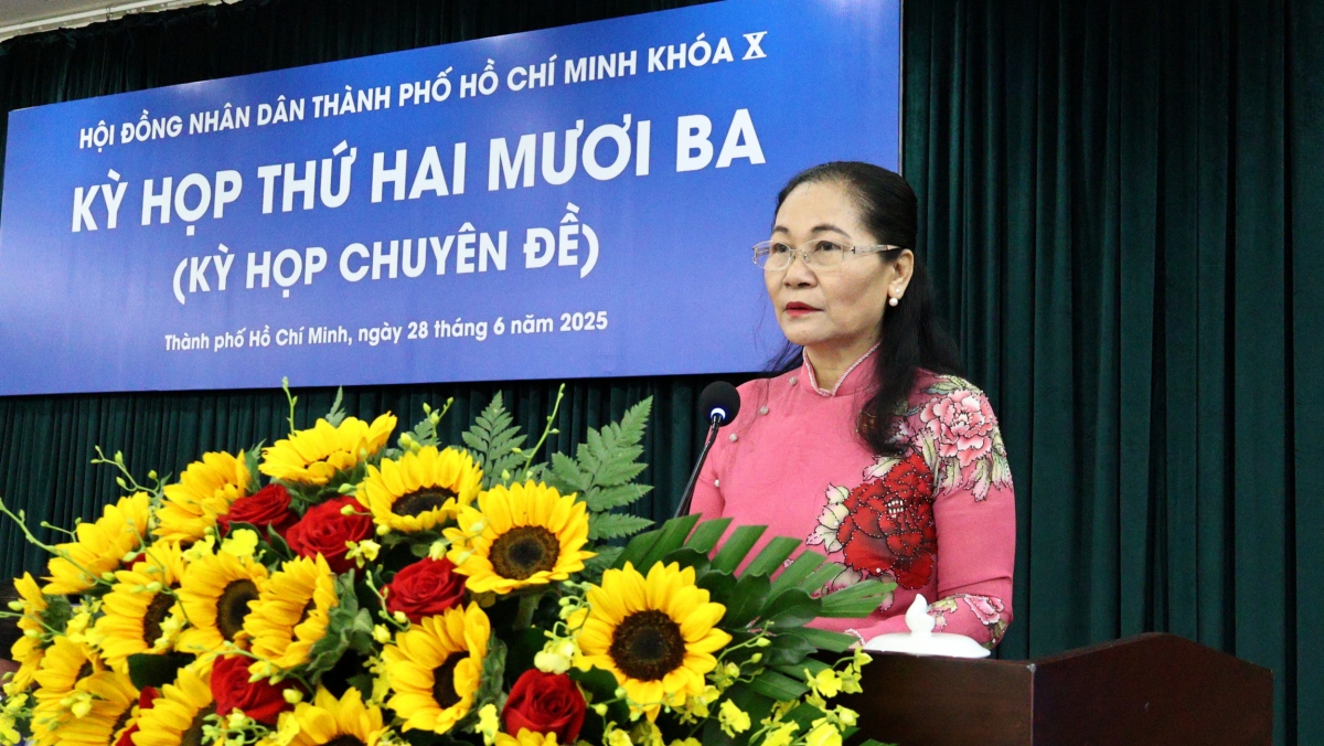Bà Nguyễn Thị Lệ, Chủ tịch HĐND TP.HCM phát biểu khai mạc (ảnh: Như Ý)