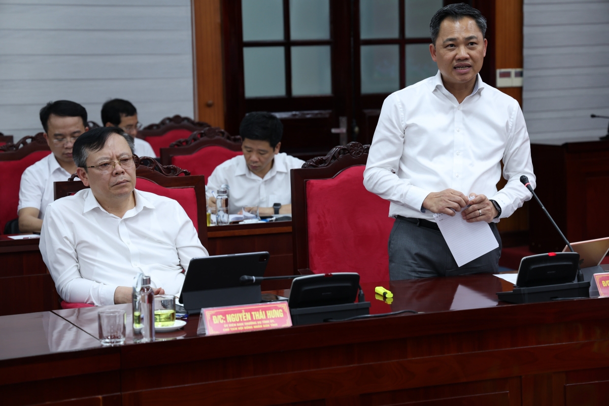 Chủ tịch UBND tỉnh Sơn La phát biểu tại cuộc làm việc.