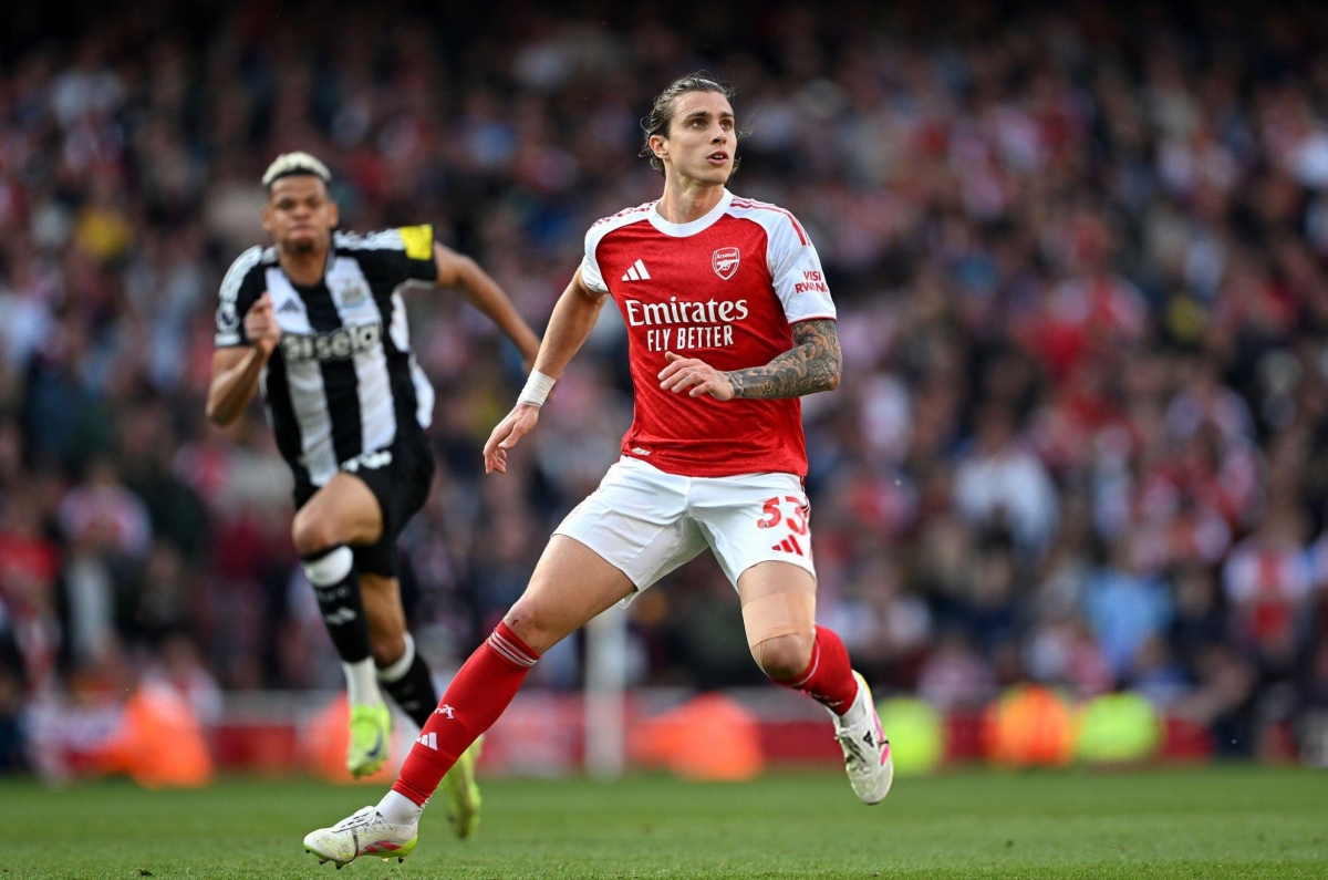 Arsenal giữ chân Riccardo Calafiori. (Ảnh: Getty)