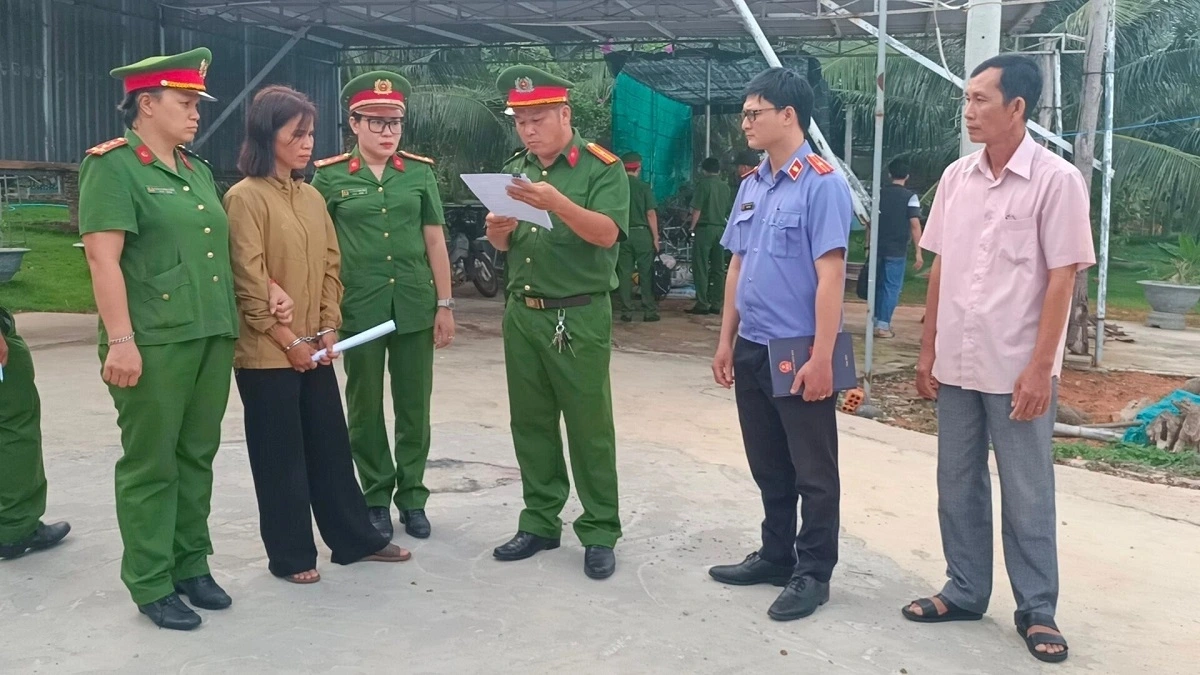 Lực lượng chức năng xét căn nhà tại xã Thiện Nghiệp, TP. Phan Thiết vào 6/2024. Ảnh: B.H