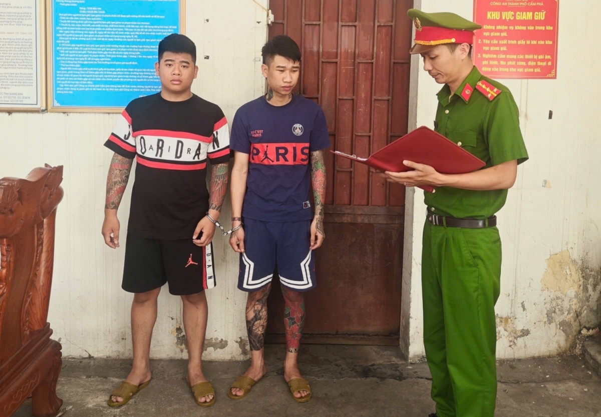Tạm giữ hình sự đối với Nguyễn Văn Trung và Nguyễn Trần Hoàng Nhật Nam (cùng sinh năm 2004, trú tại tỉnh Thái Bình) để điều tra về hành vi cố ý gây thương tích.