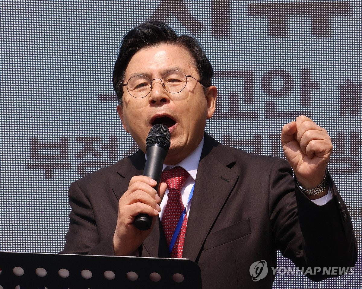 Cựu Thủ tướng Hwang Kyo-ahn chính thức tuyên bố sẽ không tiếp tục tham gia tranh cử (ảnh Yonhap News)