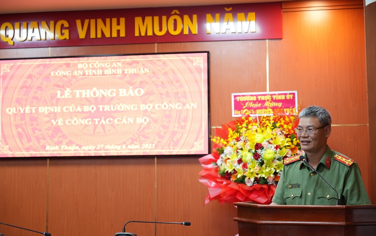 Đại tá Nguyễn Anh Tuấn phát biểu tại buổi lễ. Ảnh: CABT