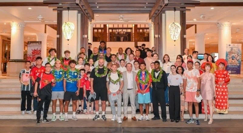 Ex-football stars from Manchester United (MU) and the UK arrives in Da Nang on June 25.