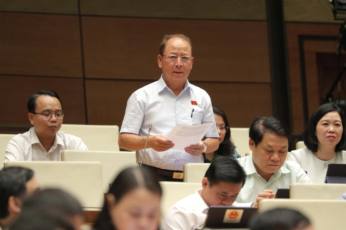 Đại biểu Sùng A Hồng (đoàn Hà Giang).