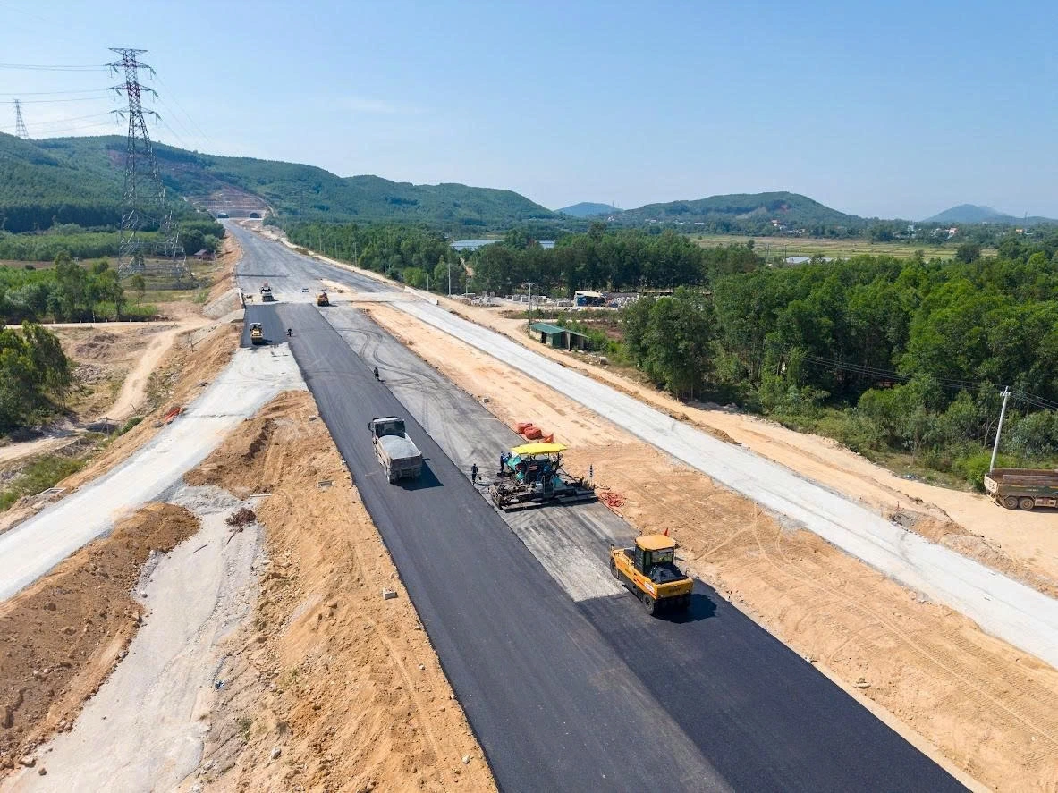 Một dự án cao tốc Bắc - Nam do Tập đoàn Đèo Cả đảm nhận, thi cong.