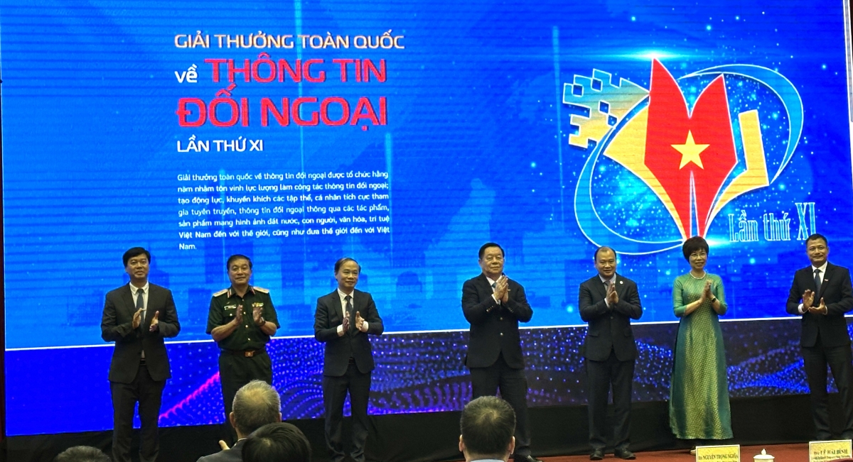 Các đại biểu phát động Giải thưởng toàn quốc về thông tin đối ngoại lần thứ 11. Ảnh Đình Hiếu
