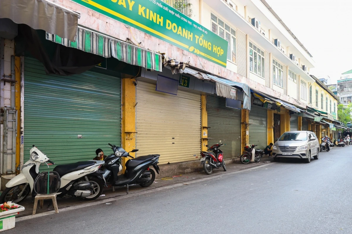 Nhiều gian hàng trên phố cổ Hà Nội đồng loạt đóng cửa. (Ảnh: VTC News)