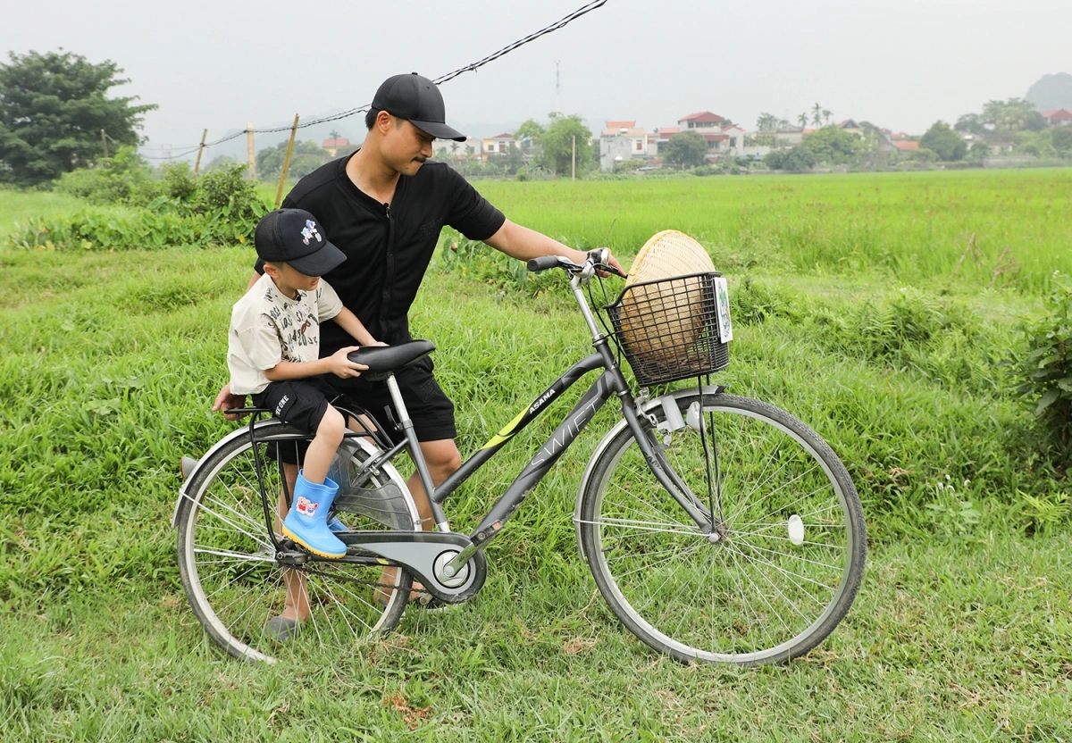 Duy Hưng và con trai