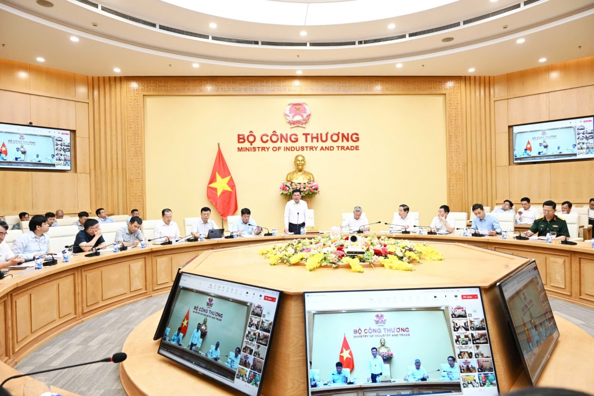 Bộ trưởng Bộ Công Thương Nguyễn Hồng Diên chủ trì hội nghị