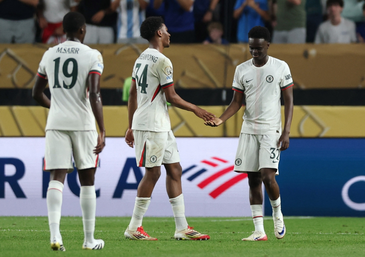 Chelsea có bàn thắng thứ ba khá dễ dàng (Ảnh: Reuters)