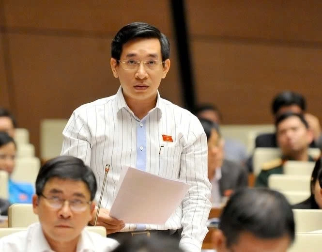 Đại biểu Nguyễn Văn Cảnh phát biểu sáng 23/6. 