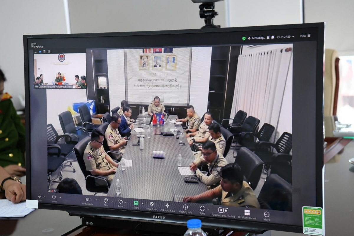 Cuộc gặp xã giao trực tuyến lực lượng chống ma túy hai nước Việt Nam - Campuchia. (Ảnh: CACC)