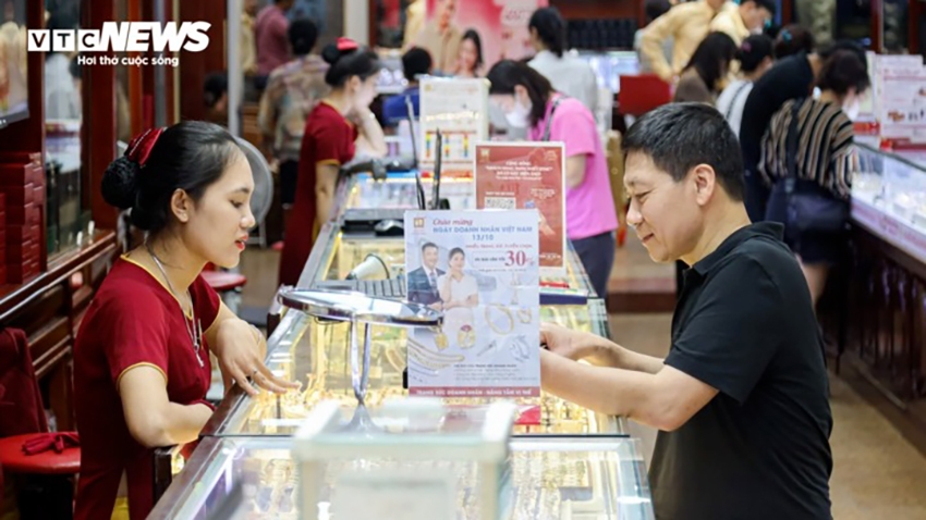 Đề xuất giao dịch vàng từ 20 triệu đồng trở lên phải chuyển khoản. Ảnh - Công Hiếu