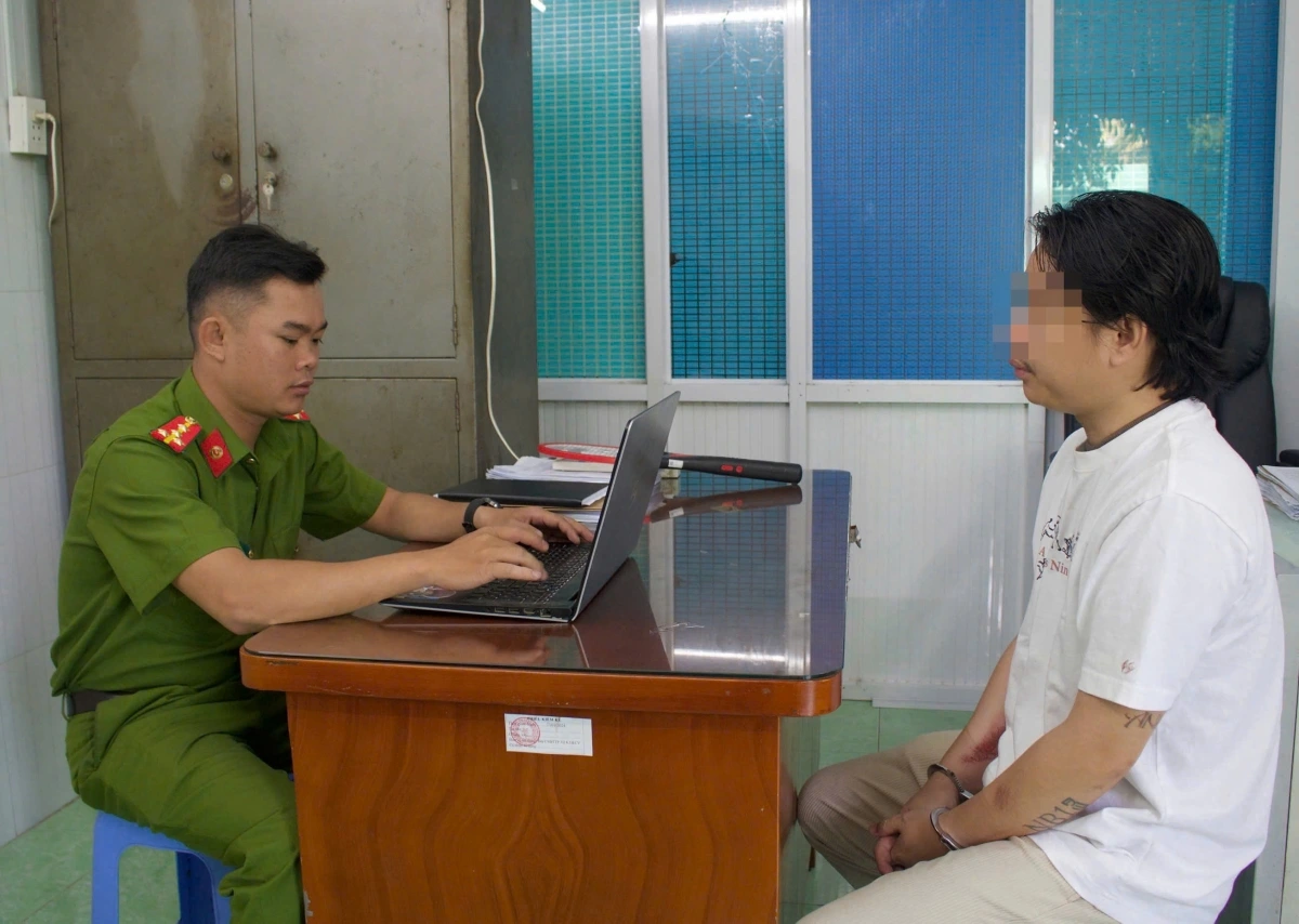 Phạm Bảo Hoàng tại cơ quan công an. (Ảnh: CACC)