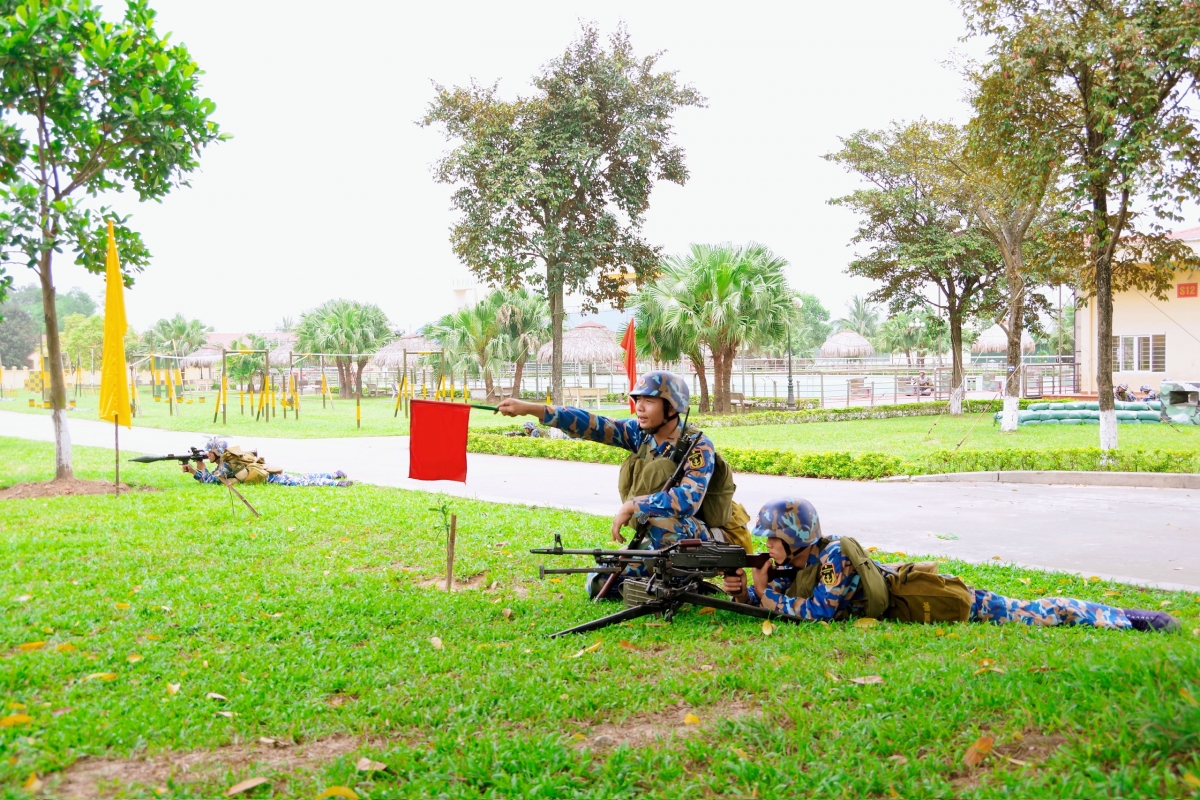 Huấn luyện sẵn sàng chiến đấu.