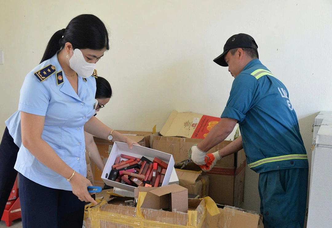 Hàng hoá nguy hại do cơ quan chức năng thu giữ