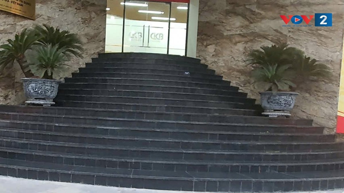 Nhiều công sở không bố trí lối đi riêng dành cho người khuyết tật