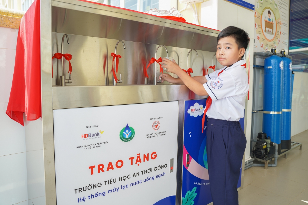 Từ nay, giáo viên và học sinh tại 05 trường tiểu học tại huyện Cần Giờ đã có nguồn nước sạch để dùng