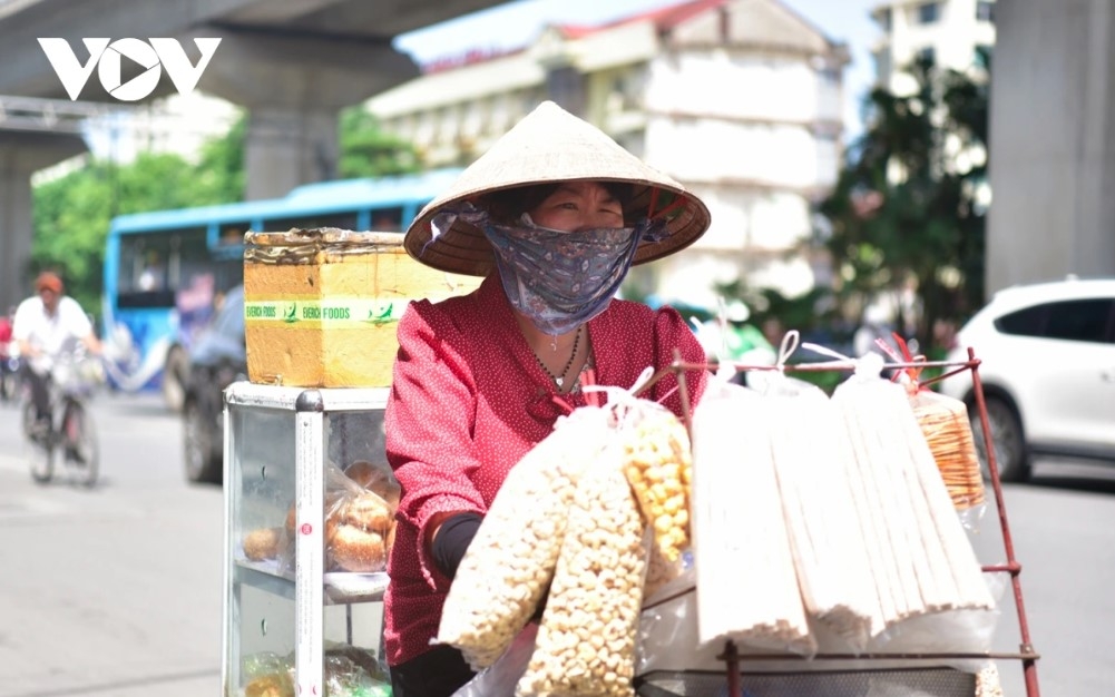    People should wear sun-protective clothing, stay hydrated, and take frequent breaks when working outdoors.