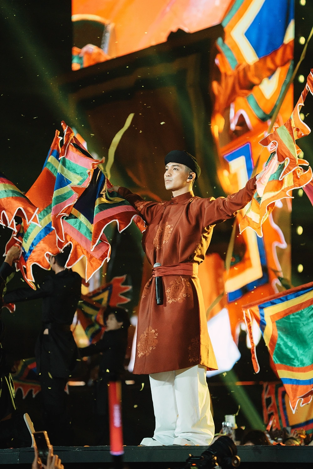 Giai điệu của "Trống cơm", "Đào liễu", "Chiếc khăn piêu", "Mưa trên phố Huế", "Dạ Cổ Hoài Lang"… là điểm tạo nên sự đặc biệt, góp phần tôn vinh văn hóa truyền thống của đất nước Việt Nam.