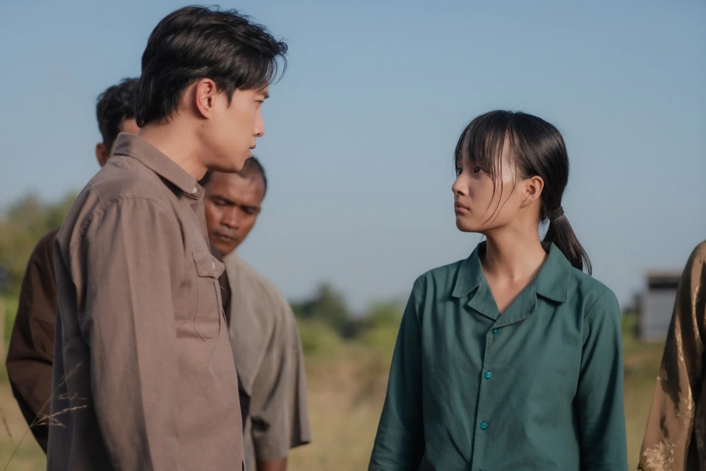 Trong bom tấn kinh dị Việt mùa hè năm nay - "Út Lan: Oán linh giữ của", bên cạnh những cái tên quen thuộc như Quốc Trường, Mạc Văn Khoa hay Mai Cát Vi, khán giả sẽ có dịp làm quen với một cái tên hoàn toàn mới: Phương Thanh. Nữ diễn viên trẻ đảm nhận vai Lan - nhân vật chính của bộ phim - ngay trong lần đầu tiên chạm ngõ điện ảnh.