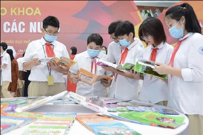Việc chỉnh sửa chương trình môn học được thực hiện trên nguyên tắc hạn chế đến mức thấp nhất việc thay đổi sách giáo khoa