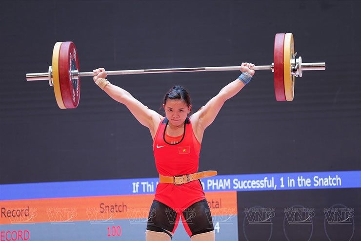 Pham Thi Hong Thanh wins a gold medal in the women’s 69kg. (Photo: VNA)