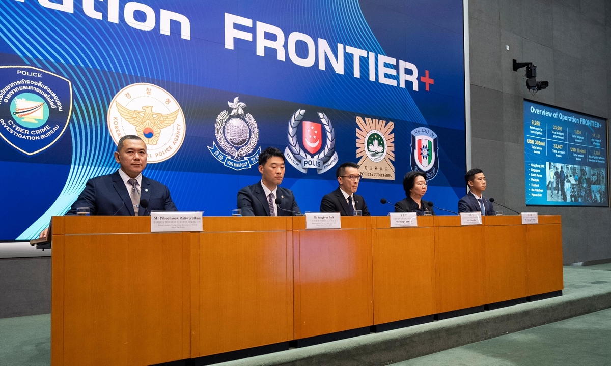Lực lượng Cảnh sát Hồng Kông tổ chức họp báo về chiến dịch chung đầu tiên của FRONTIER+ ngày 3/6. Ảnh: Chính quyền HKSAR