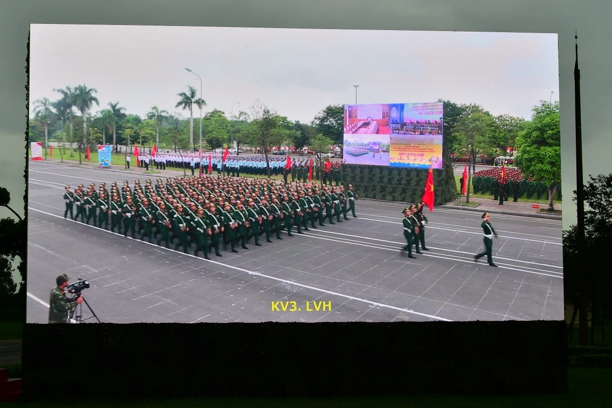 Điểm cầu chính tại Trung tâm Huấn luyện Quốc gia 4 (Miếu Môn, Hà Nội) được kết nối trực tuyến với điểm cầu tại Làng văn hoá các dân tộc Việt Nam và Đại học Quốc gia