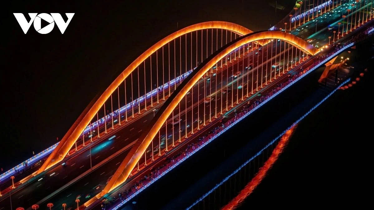 Nguyen Hoang bridge helps to ease traffic congestion on Phu Xuan and Truong Tien bridges, while creating favourable conditions for expanding the Hue urban area to the east and south.
