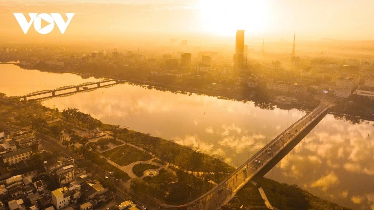 Phu Xuan bridge showcases the development of Hue city since 1975, with structure connecting the city center with the western area and National Highway 1A.