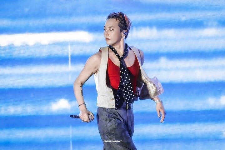 G-Dragon biểu diễn bùng nổ bất chấp mưa lớn ở Mỹ Đình ngày 21/6.