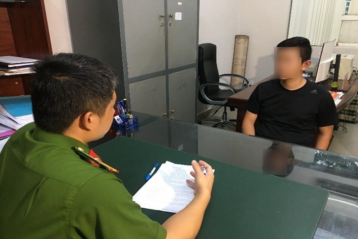Đối tượng Huỳnh Hữu Tường tại cơ quan điều tra (Ảnh: Công an tỉnh Đồng Nai)