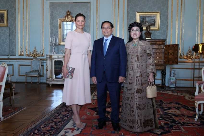 Công chúa kế vị Victoria và Phu quân vui mừng chào đón Thủ tướng Phạm Minh Chính và Phu nhân cùng đoàn đại biểu cấp cao Việt Nam thăm chính thức Vương quốc Thụy Điển.