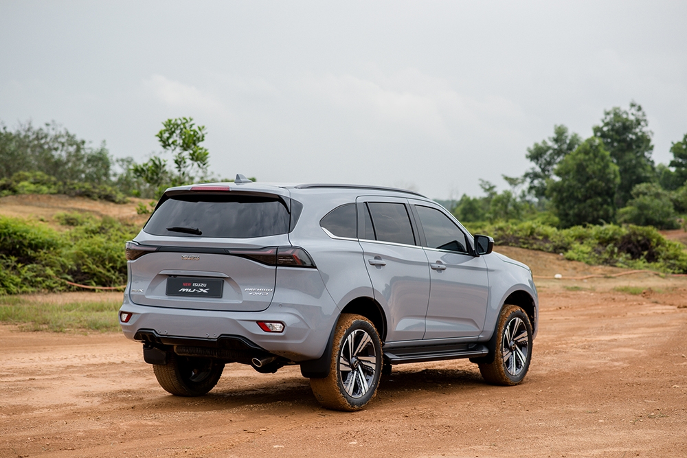 isuzu_mu_x_2025_9.jpg