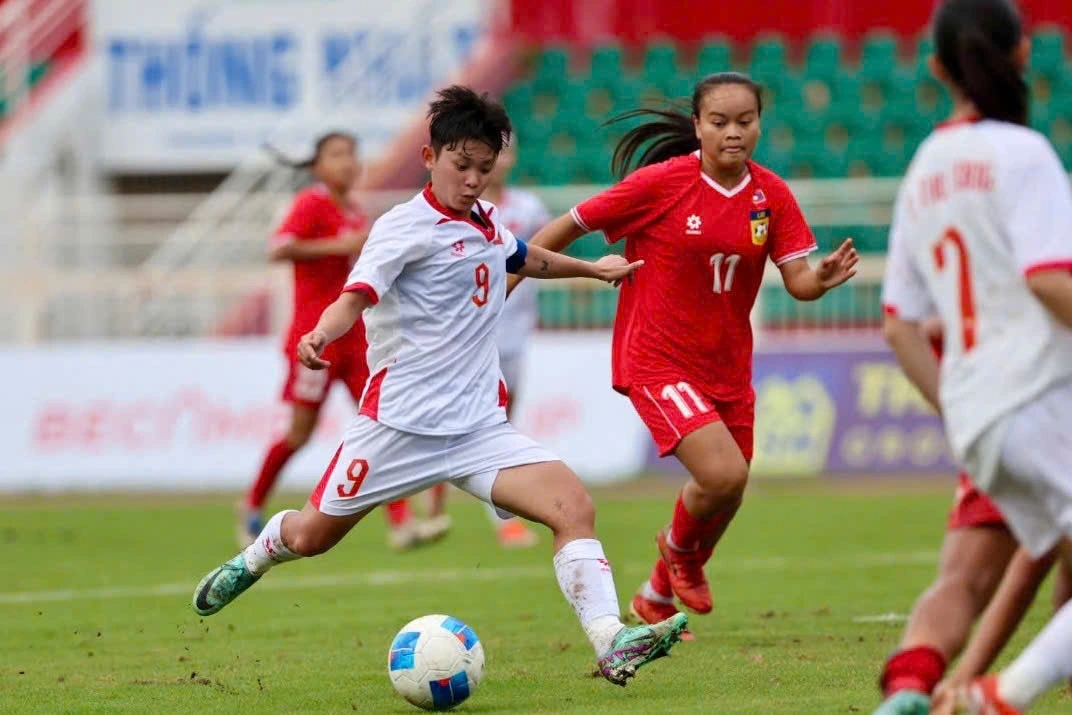 U19 nữ Việt Nam thể hiện sức mạnh áp đảo trước U19 nữ Lào. (Ảnh: VFF)